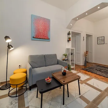 Capitol Apartment *